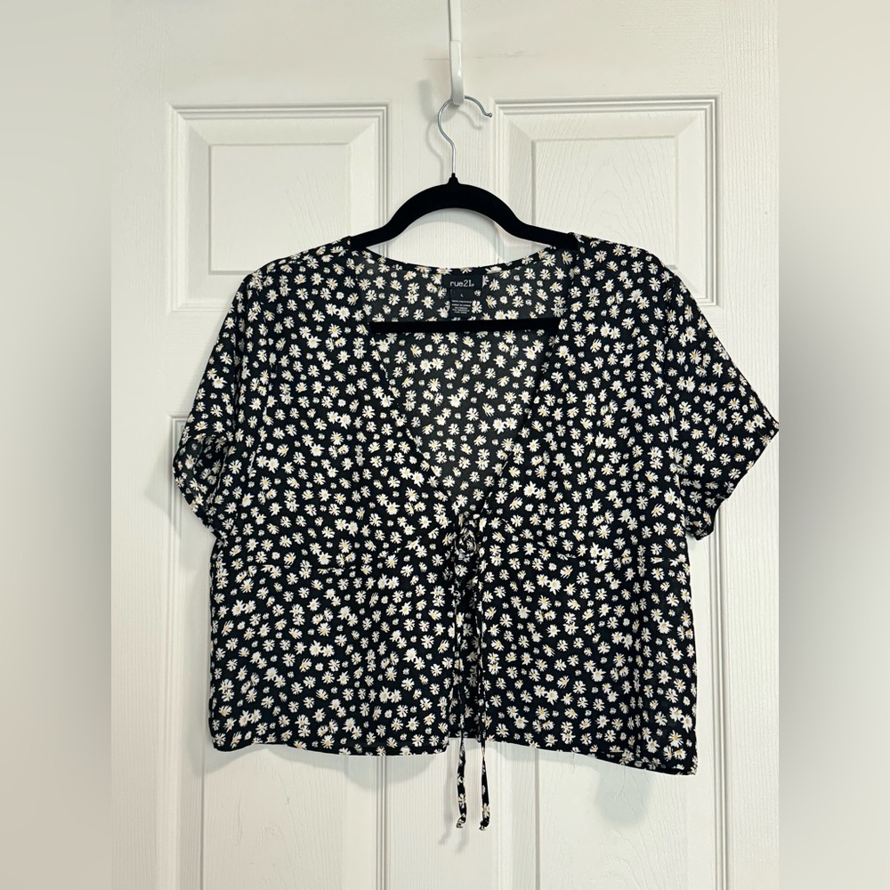 Rue21 Open Front Daisy Print Crop Top - Picture 1 of 4